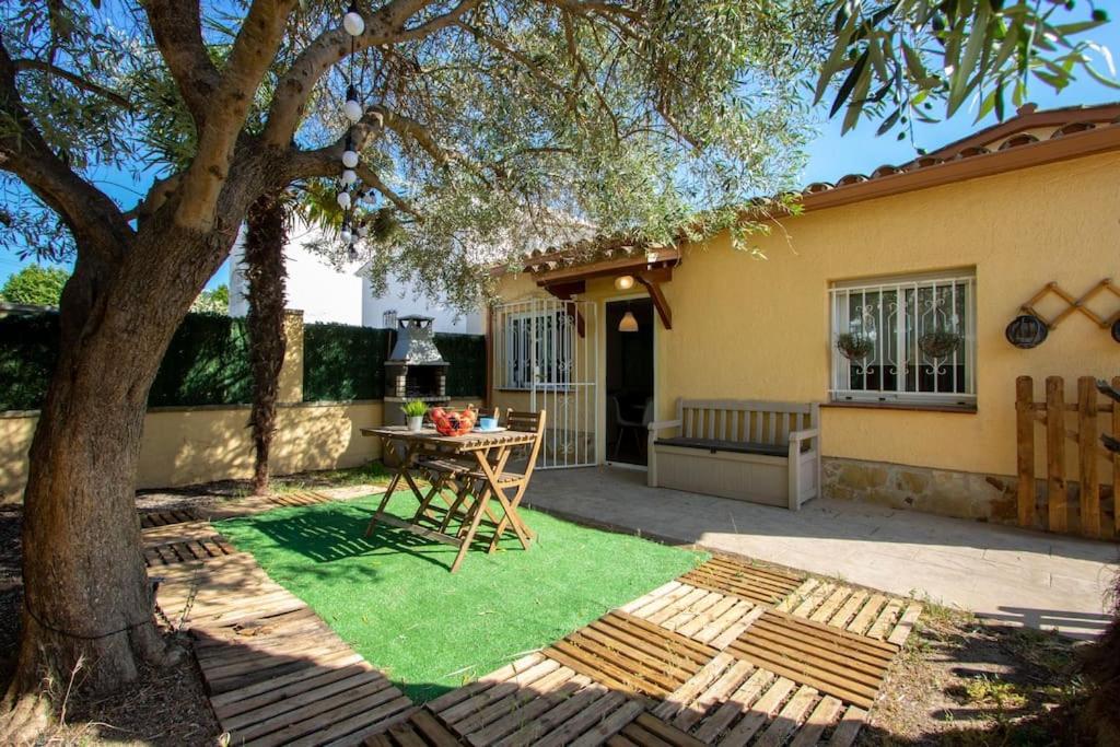 Casita Con Jardin, Bbq, Wifi, Centro Y Playa Villa Empuriabrava Exterior photo