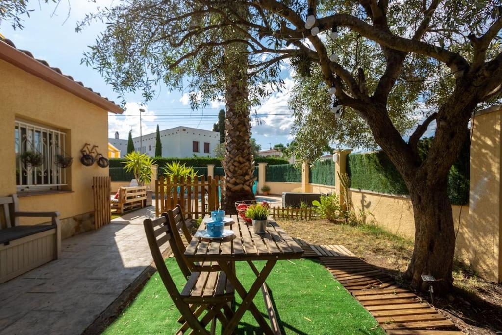 Casita Con Jardin, Bbq, Wifi, Centro Y Playa Villa Empuriabrava Exterior photo